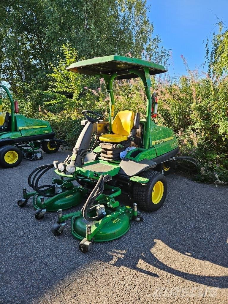 John Deere 7400 A Mauriņa pļāvēji nelīdzenai videi