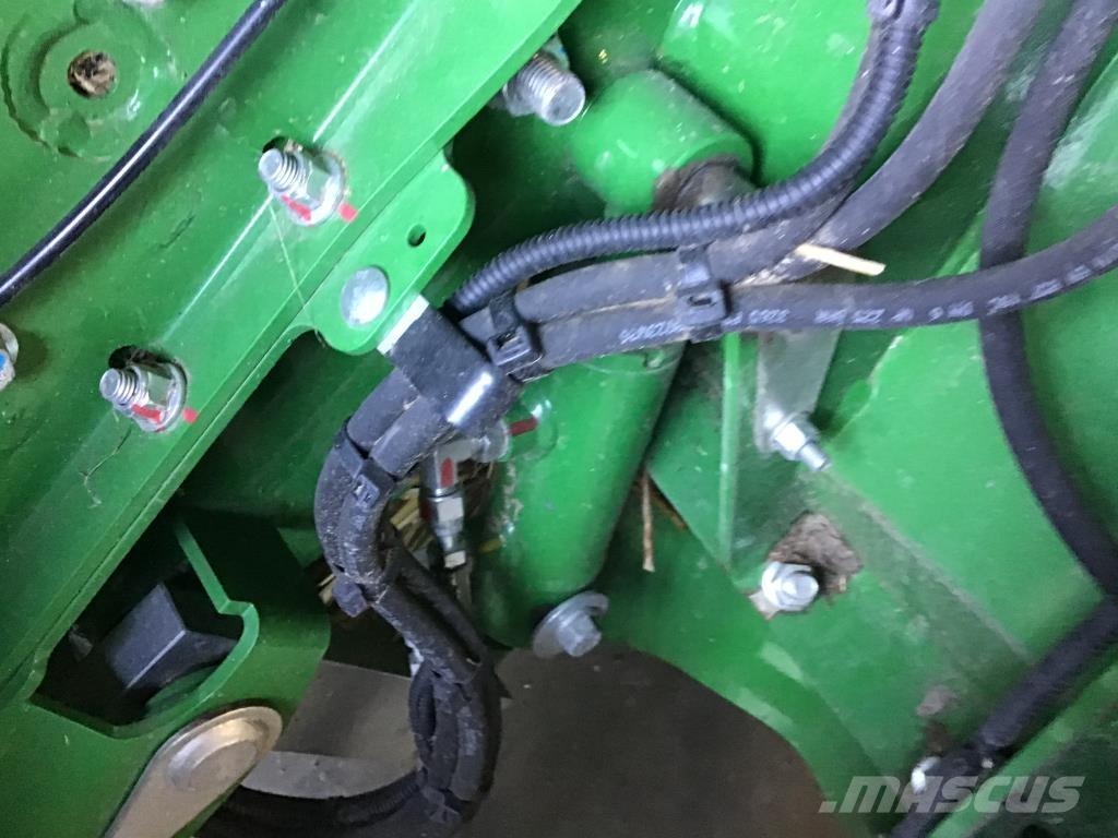 John Deere V461M Rituļu preses