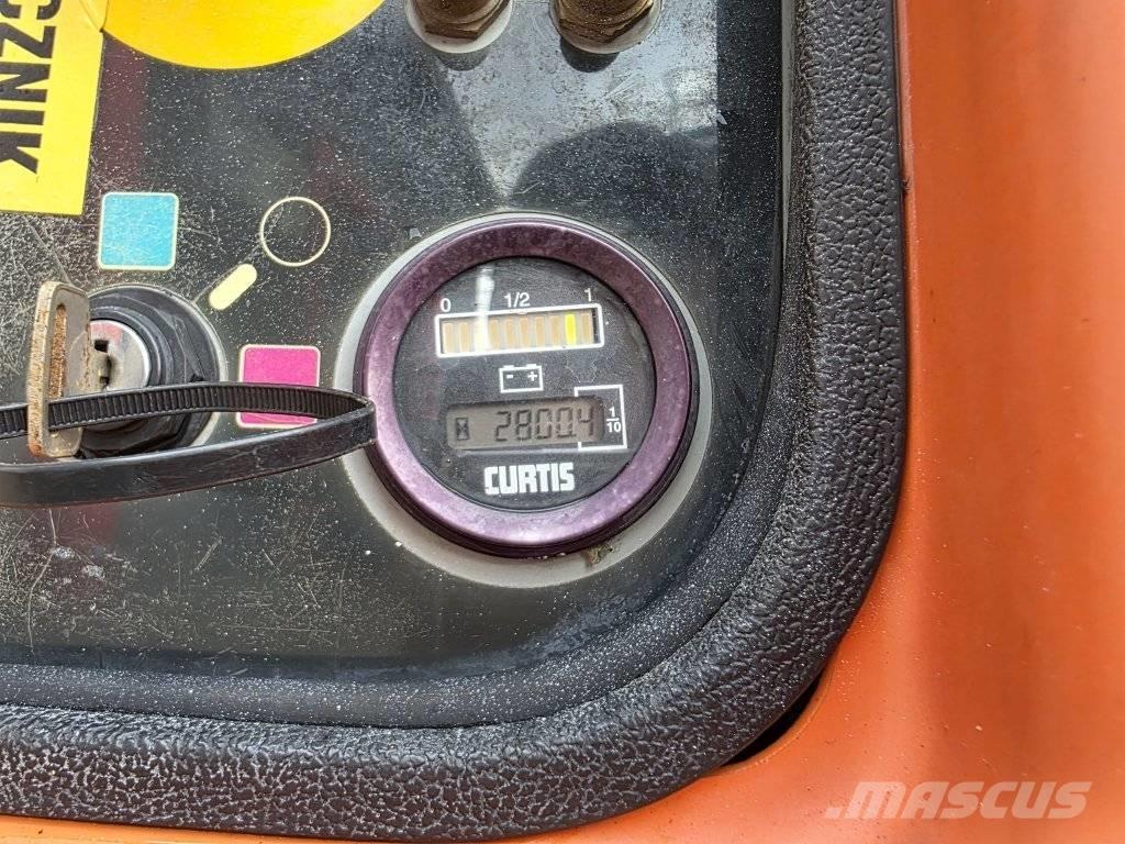 JLG 300 AJP Strēles pacēlāji