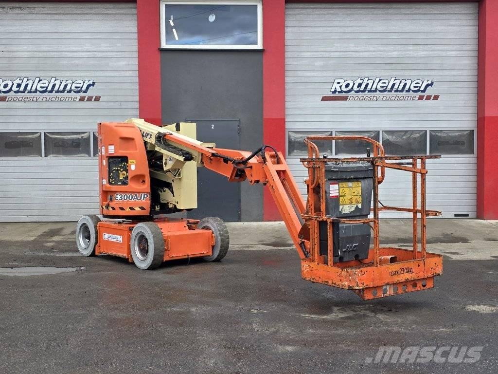 JLG 300 AJP Strēles pacēlāji