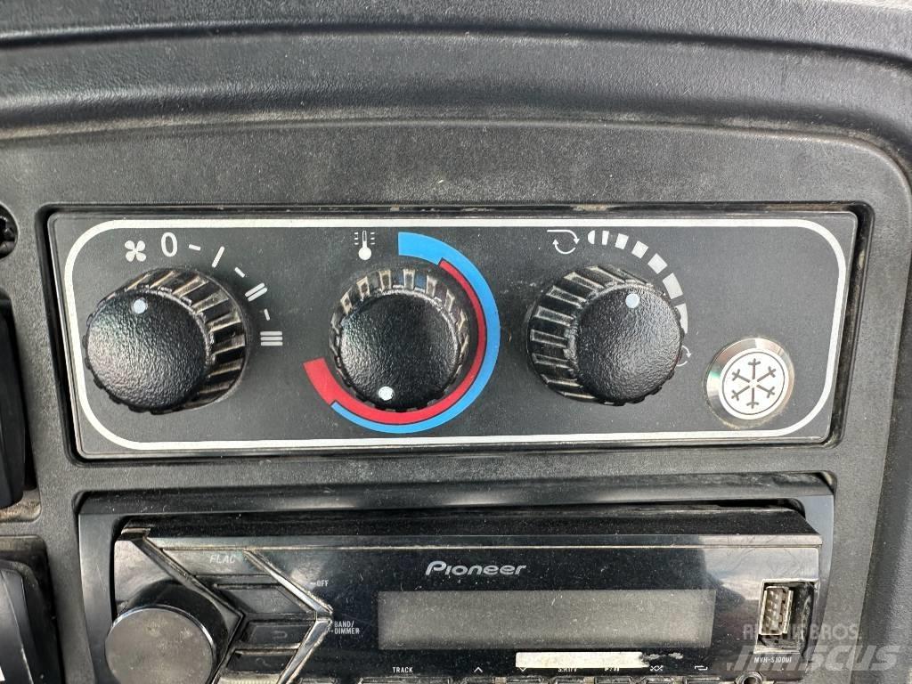 JCB 4 CX Ekskavatori-iekrāvēji