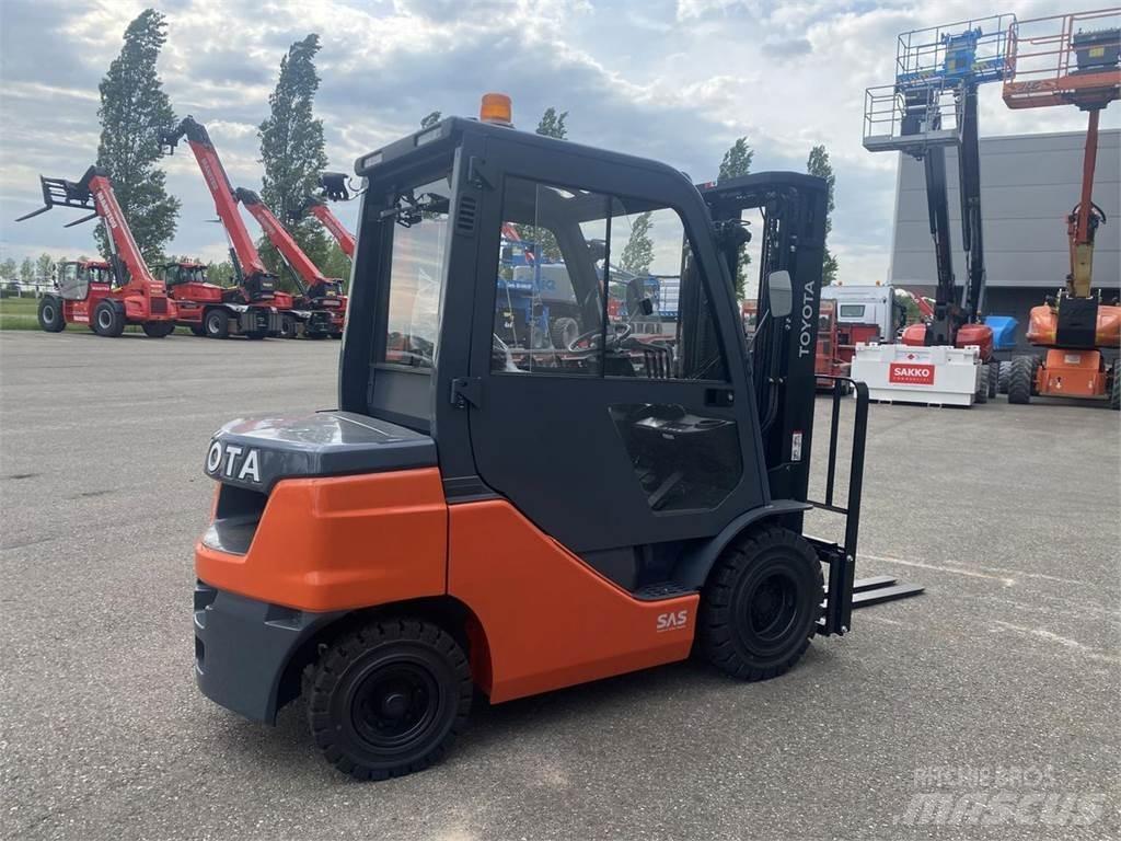 Toyota 52-8FDF25 Tehnika ar dīzeļa dzinēju