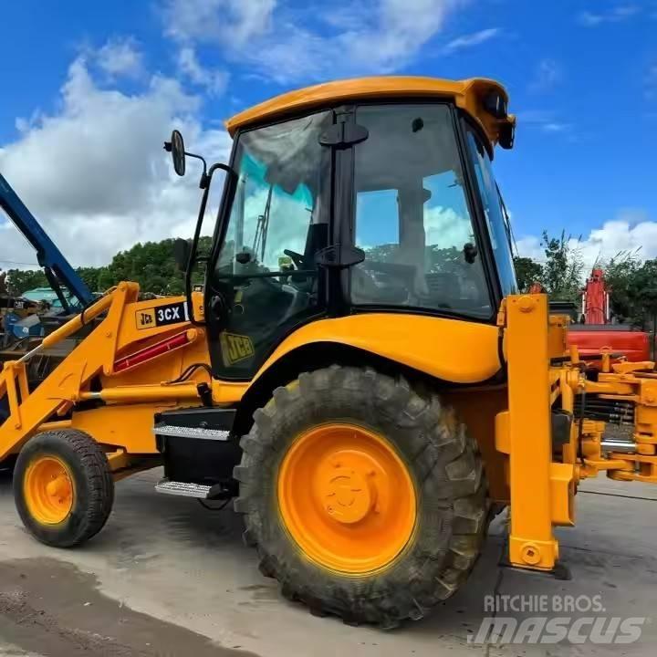 JCB 3 CX Ekskavatori-iekrāvēji