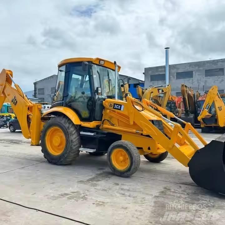 JCB 3 CX Ekskavatori-iekrāvēji