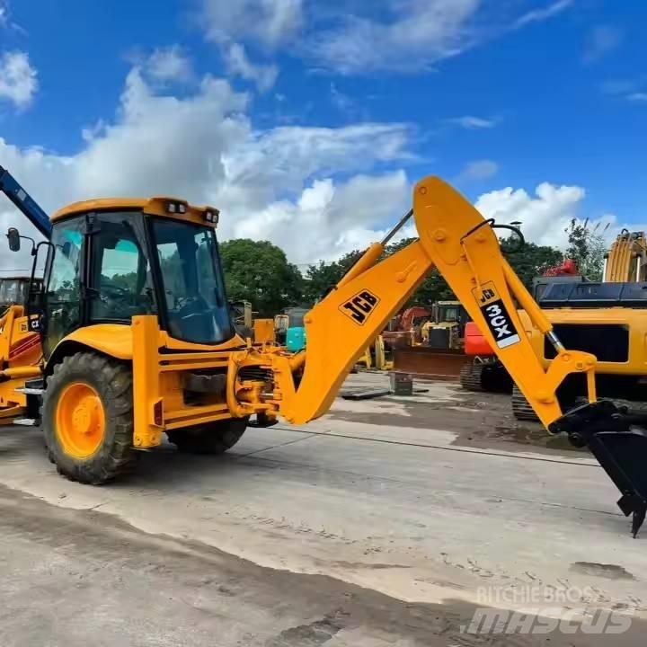 JCB 3 CX Ekskavatori-iekrāvēji