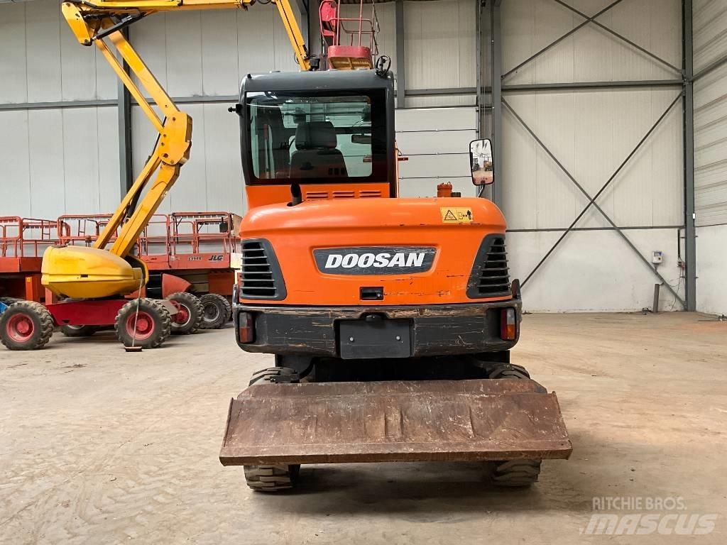 Doosan DX 55 W Ekskavatori uz riteņiem