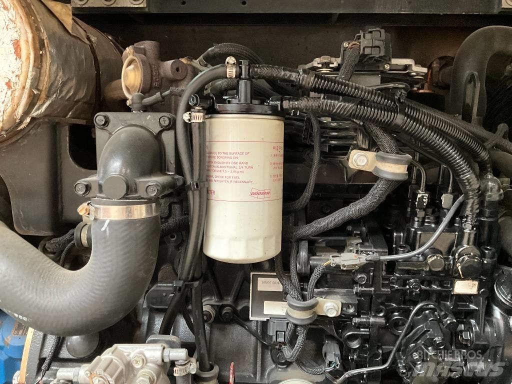 Doosan DX 55 W Ekskavatori uz riteņiem