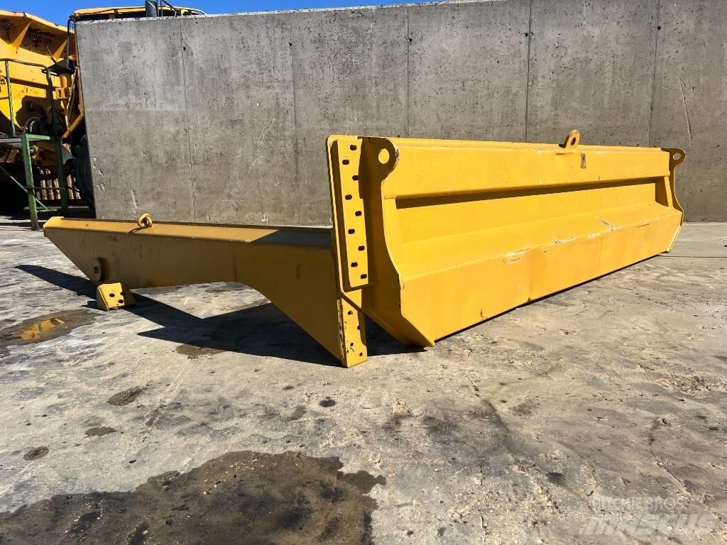 CAT 735 Kravas aizsargi