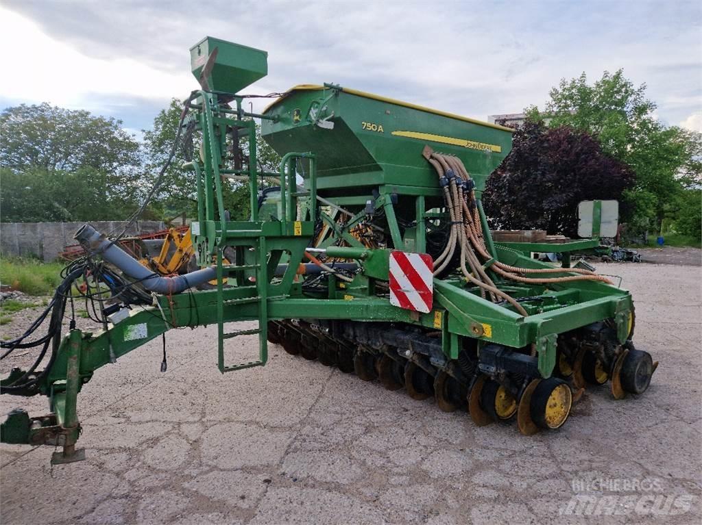 John Deere 750 A Kombinētās sējmašīnas