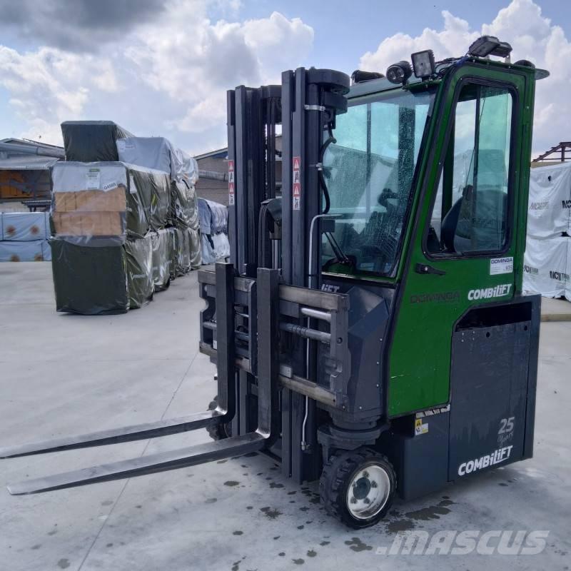 Combilift CBE 2500 Četru virzienu krāvēji