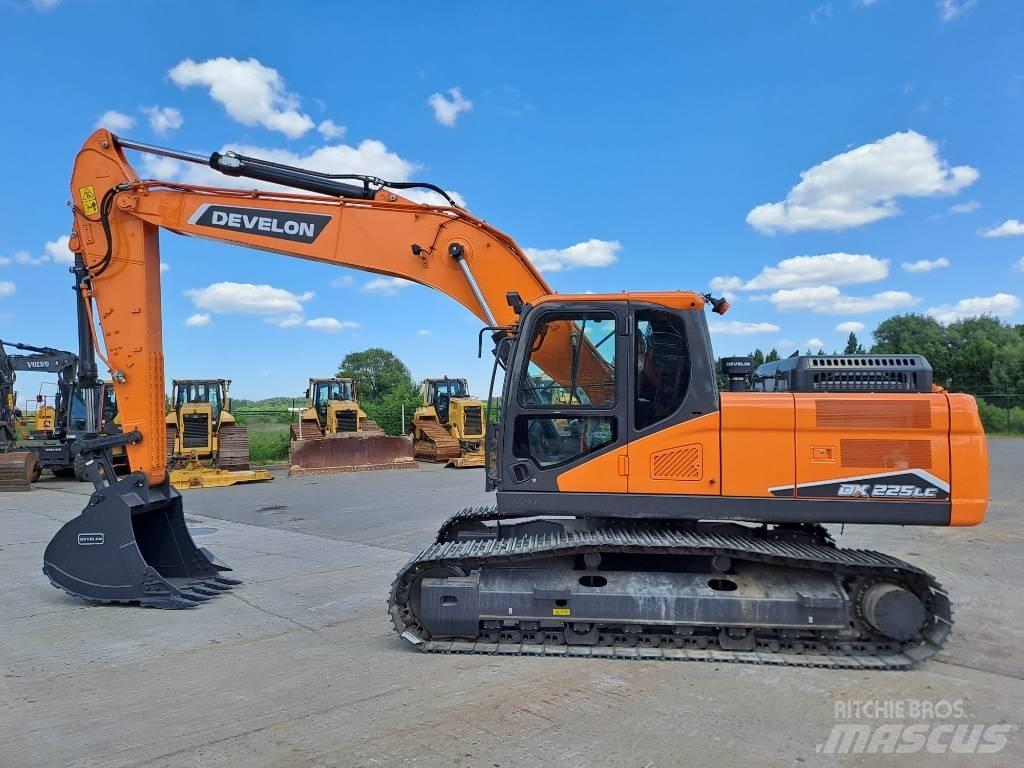 Develon DX225LC-7M Kāpurķēžu ekskavatori