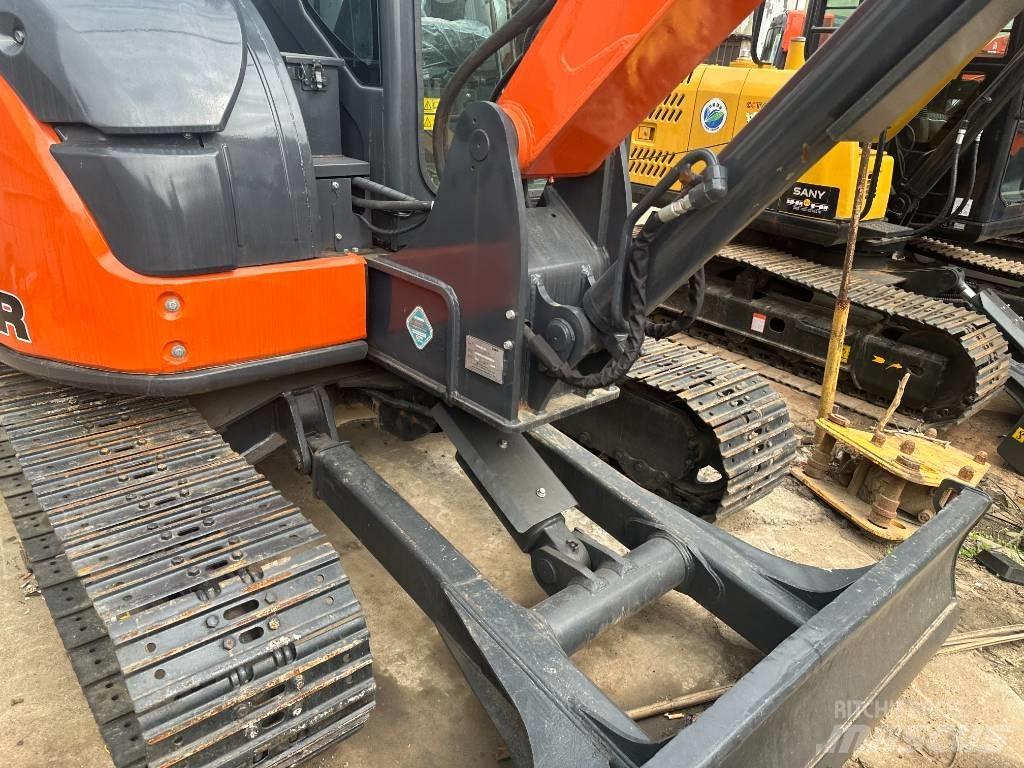 Hitachi ZX68USR-5A Mini ekskavatori < 7 t