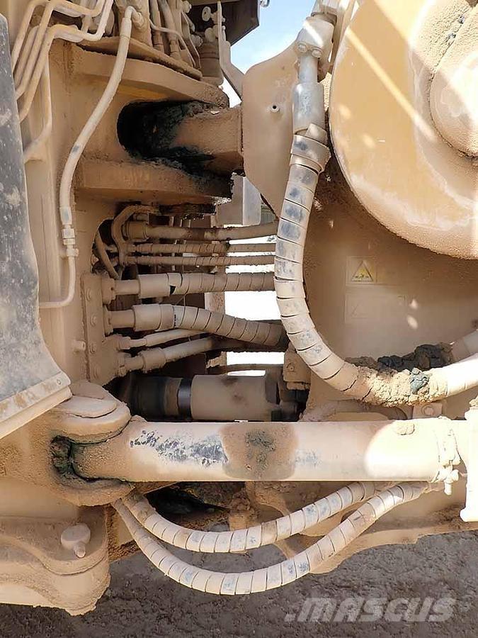 CAT 988K Iekrāvēji uz riteņiem