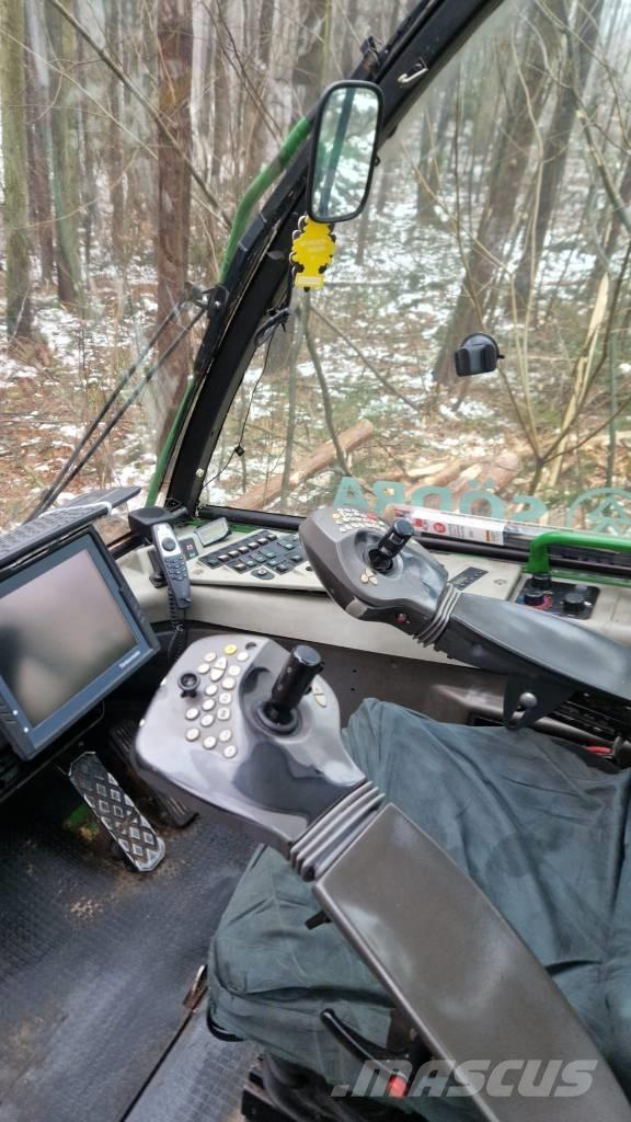 John Deere 770 D Harvesteri