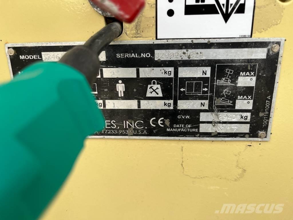 JLG 3246 ES Šķerveida pacēlāji