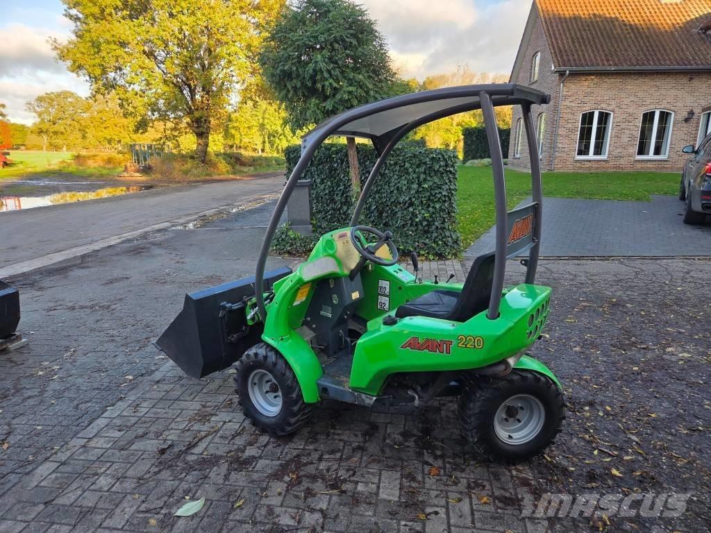 Avant 220 Multifunkcionālie iekrāvēji