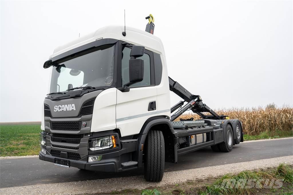 Scania P420 6X2 Treileri ar āķi