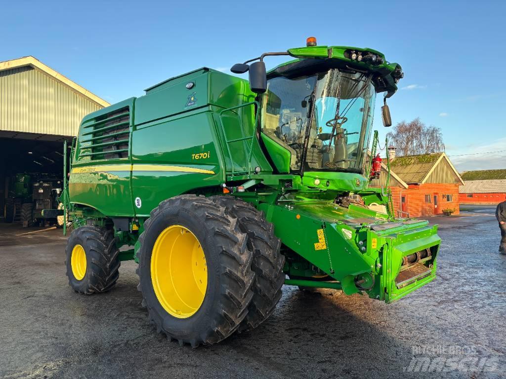 John Deere T670I 4WD Ražas novākšanas kombaini