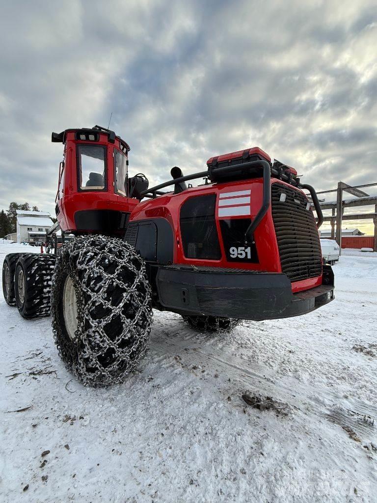 Komatsu 951 Harvesteri