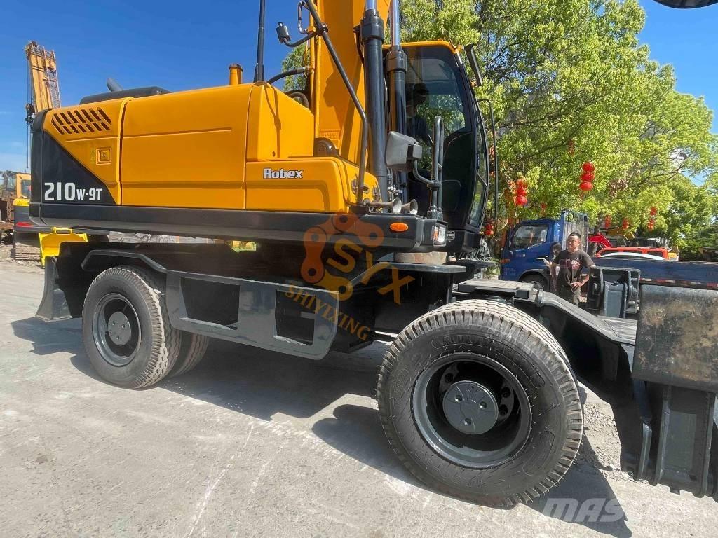 Hyundai R210W Ekskavatori uz riteņiem