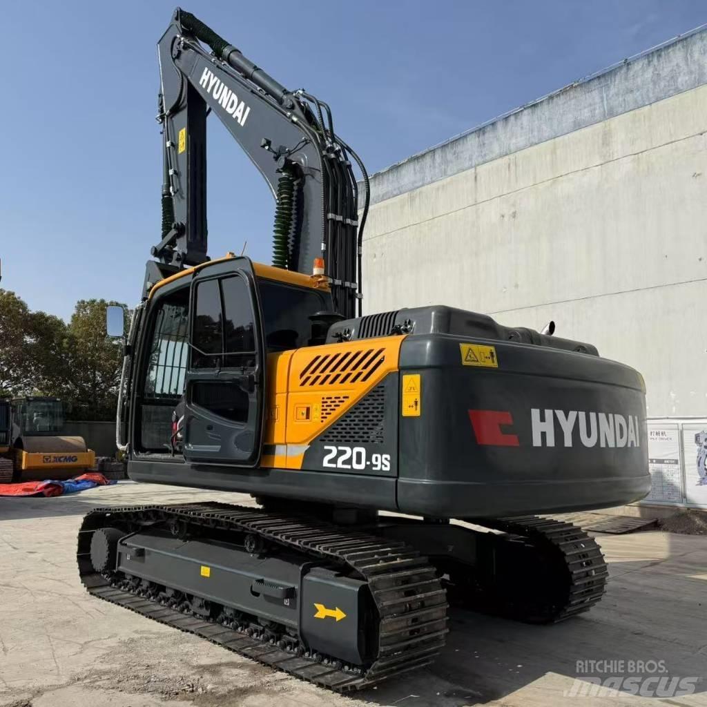 Hyundai R220-9S Kāpurķēžu ekskavatori