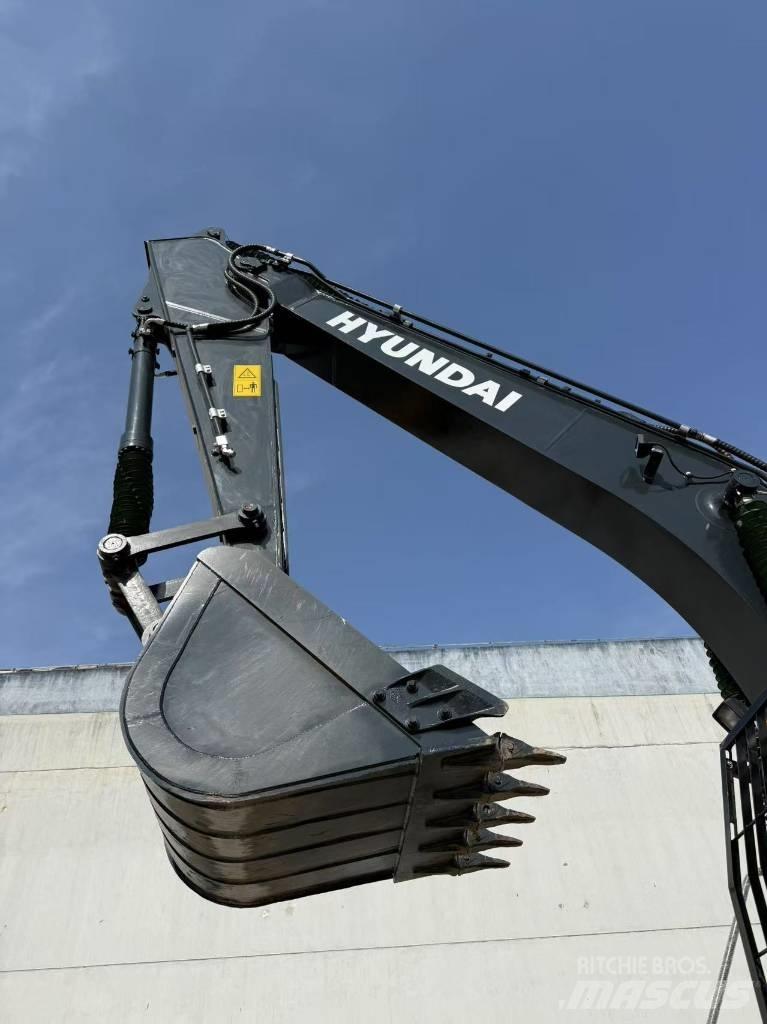 Hyundai R220-9S Kāpurķēžu ekskavatori