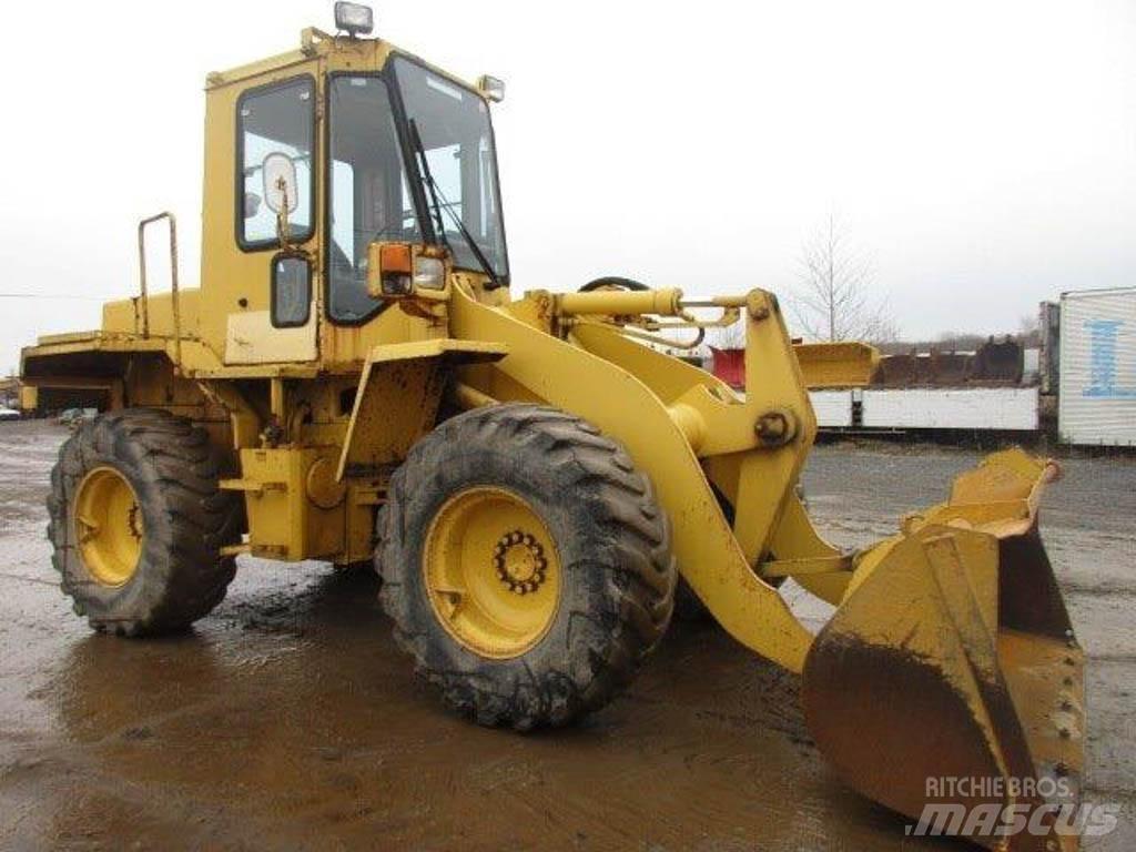 Komatsu WA100-1 Iekrāvēji uz riteņiem