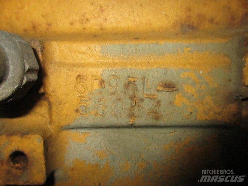 Komatsu WA100-1 Iekrāvēji uz riteņiem