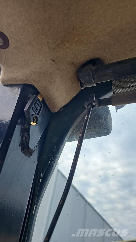 CAT 963 C Kāpurķēžu iekrāvēji