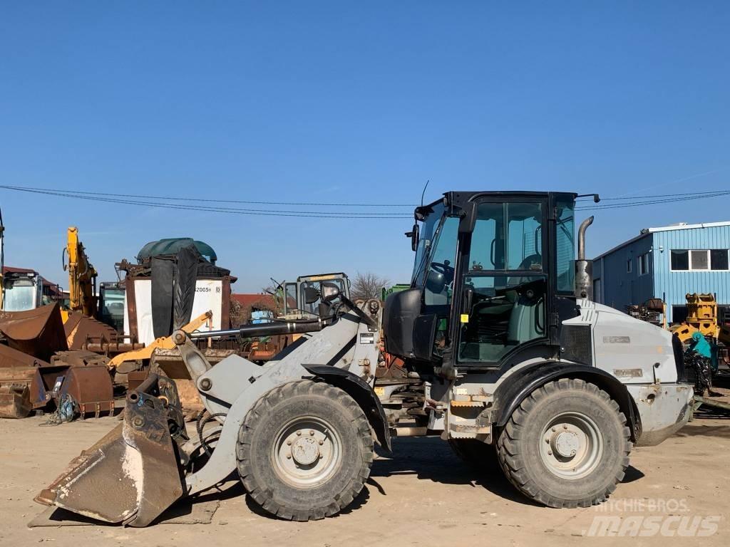CAT 908H Iekrāvēji uz riteņiem