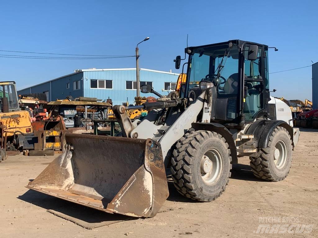 CAT 908H Iekrāvēji uz riteņiem
