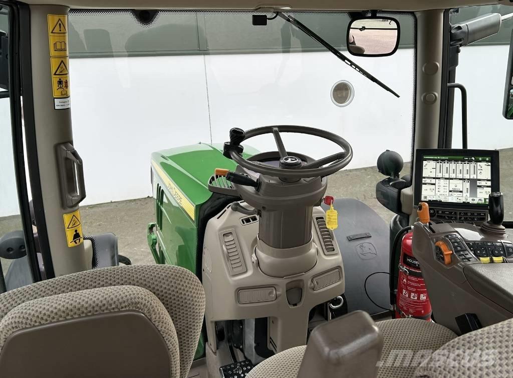 John Deere 6215 R Traktori