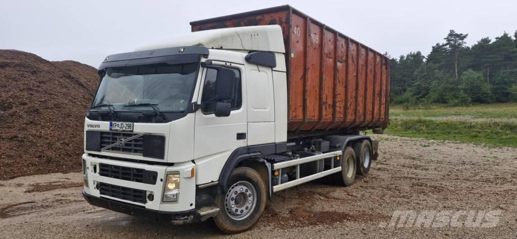 Volvo J4CFC Treileri ar āķi