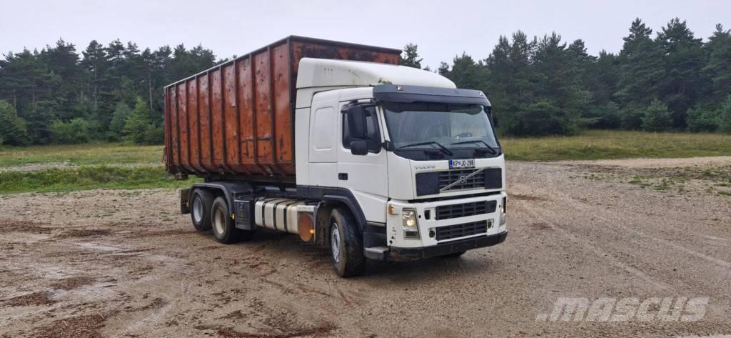 Volvo J4CFC Treileri ar āķi