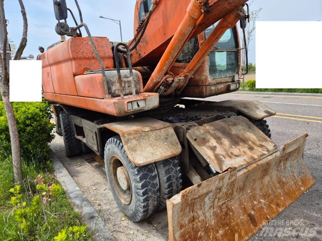 Doosan DX210WA Ekskavatori uz riteņiem