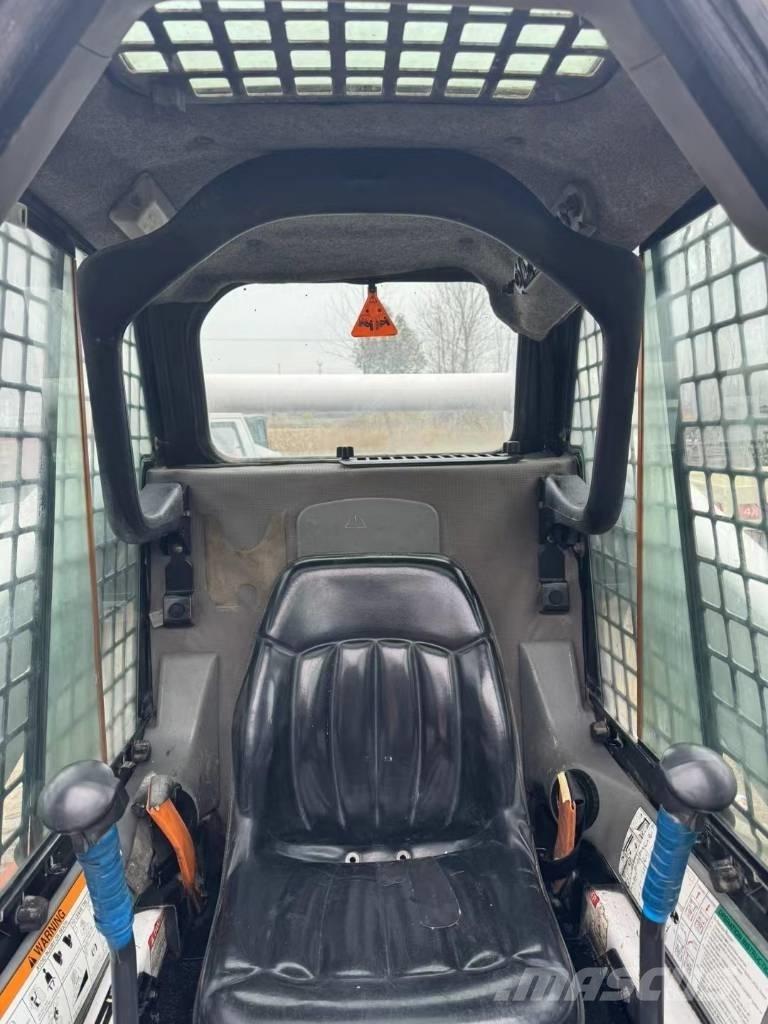 Bobcat S 300 Lietoti riteņu kompaktiekrāvēji