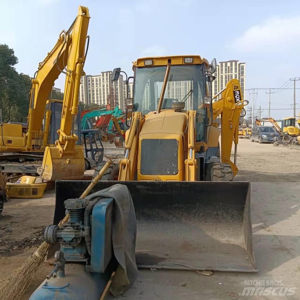 JCB 3CX Ekskavatori-iekrāvēji
