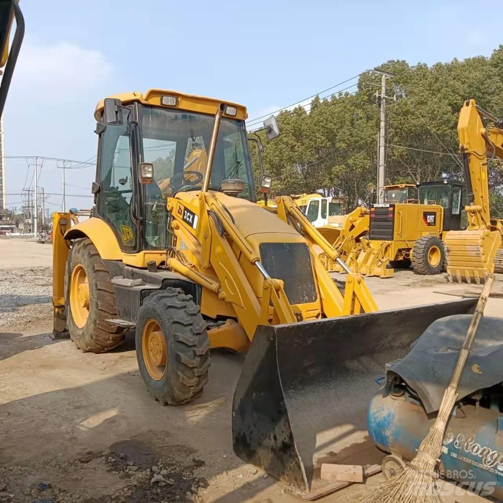 JCB 3CX Ekskavatori-iekrāvēji