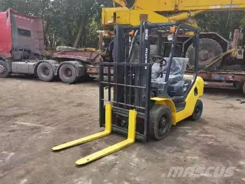 Komatsu 3Ton Tehnika ar dīzeļa dzinēju