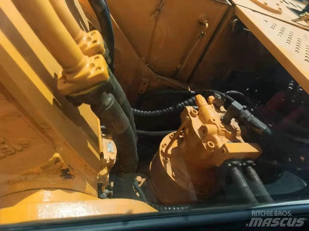 Hyundai 210-7 Ekskavatori uz riteņiem