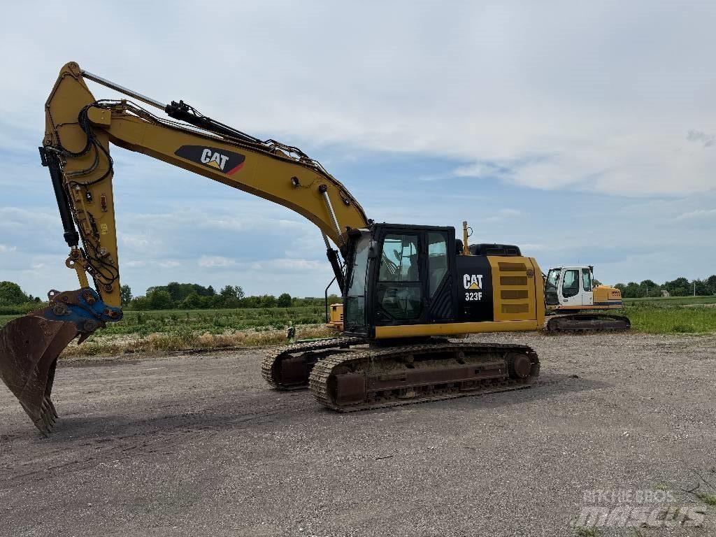 CAT 323 F L Kāpurķēžu ekskavatori