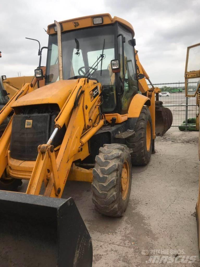 JCB 3cx Ekskavatori-iekrāvēji