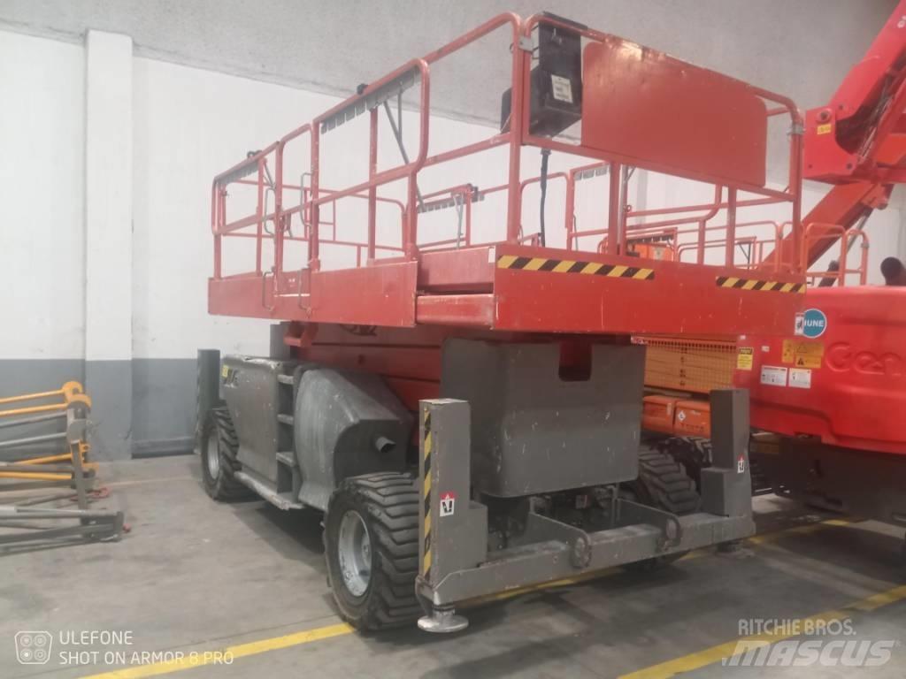 JLG 4394 RT Šķerveida pacēlāji
