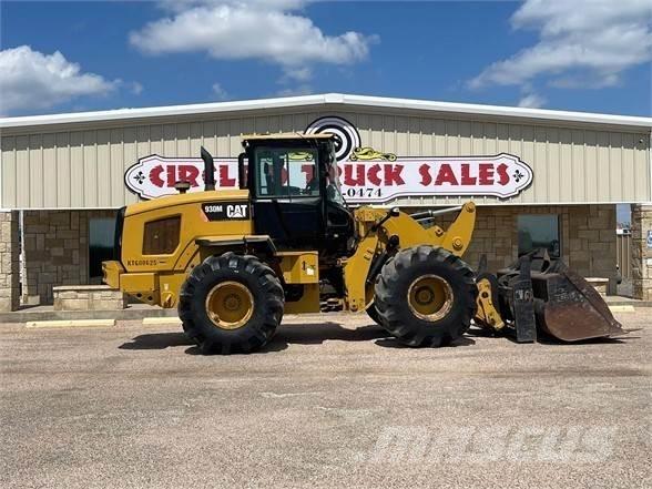 CAT 930M Iekrāvēji uz riteņiem