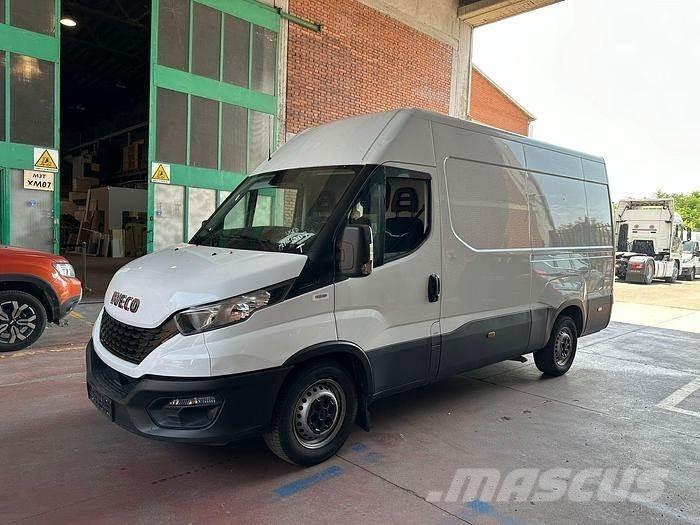 Iveco 35S16 Preču pārvadāšanas furgoni