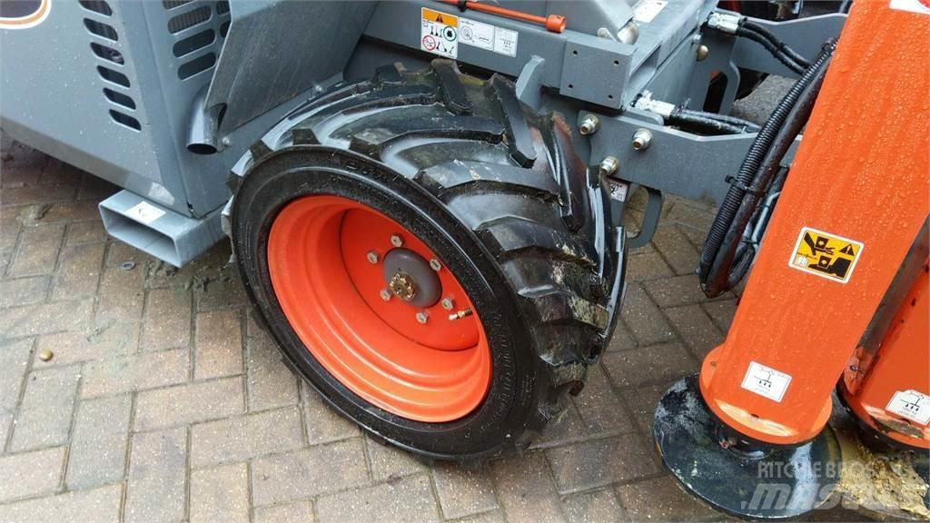 SkyJack 6832RT Šķerveida pacēlāji