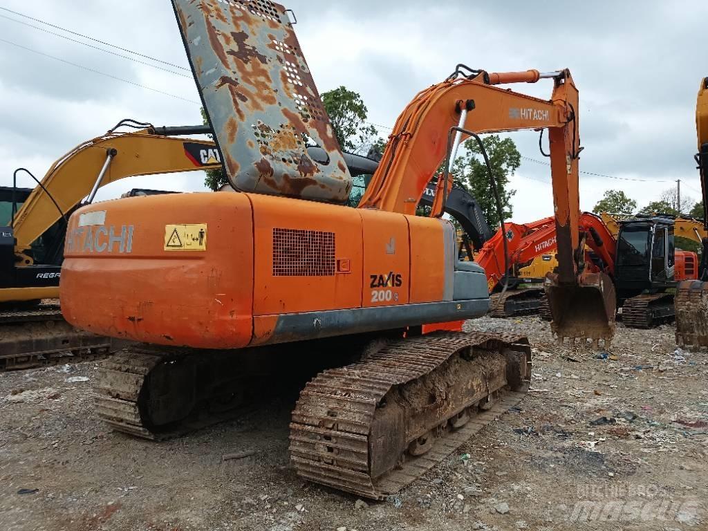 Hitachi ZX 200 Kāpurķēžu ekskavatori