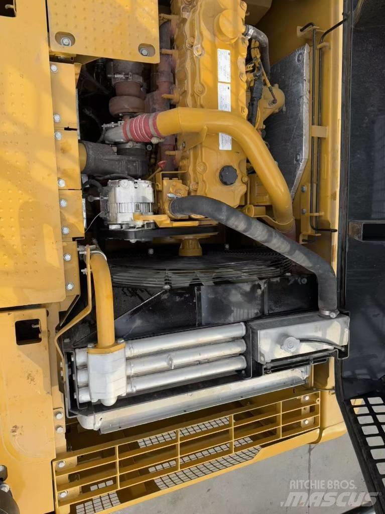 CAT 330 D L Kāpurķēžu ekskavatori
