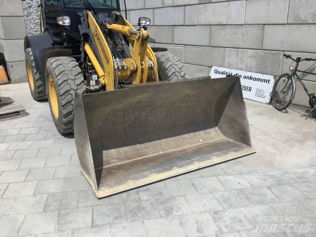 Komatsu WA100M-8 Iekrāvēji uz riteņiem
