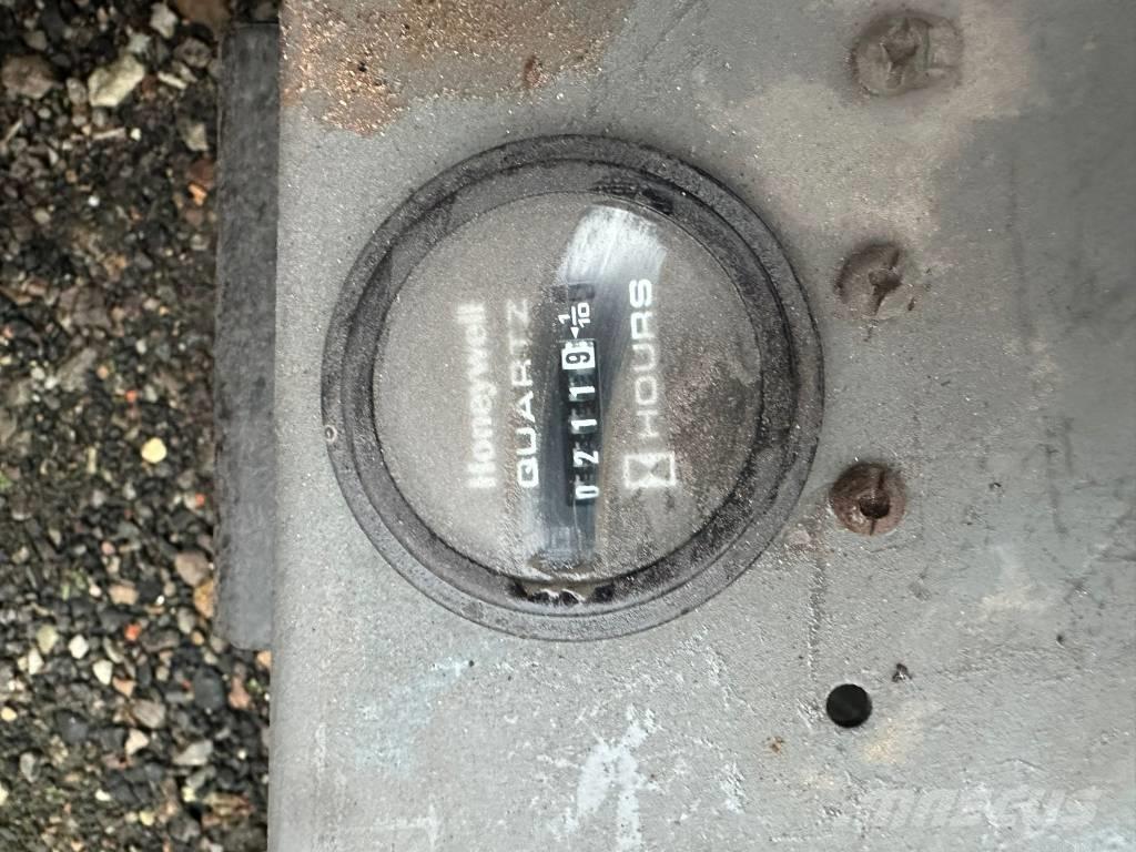 SkyJack SJ III 4626 Šķerveida pacēlāji